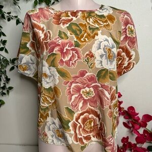 🤍 Bentley Large Floral Top 🤍